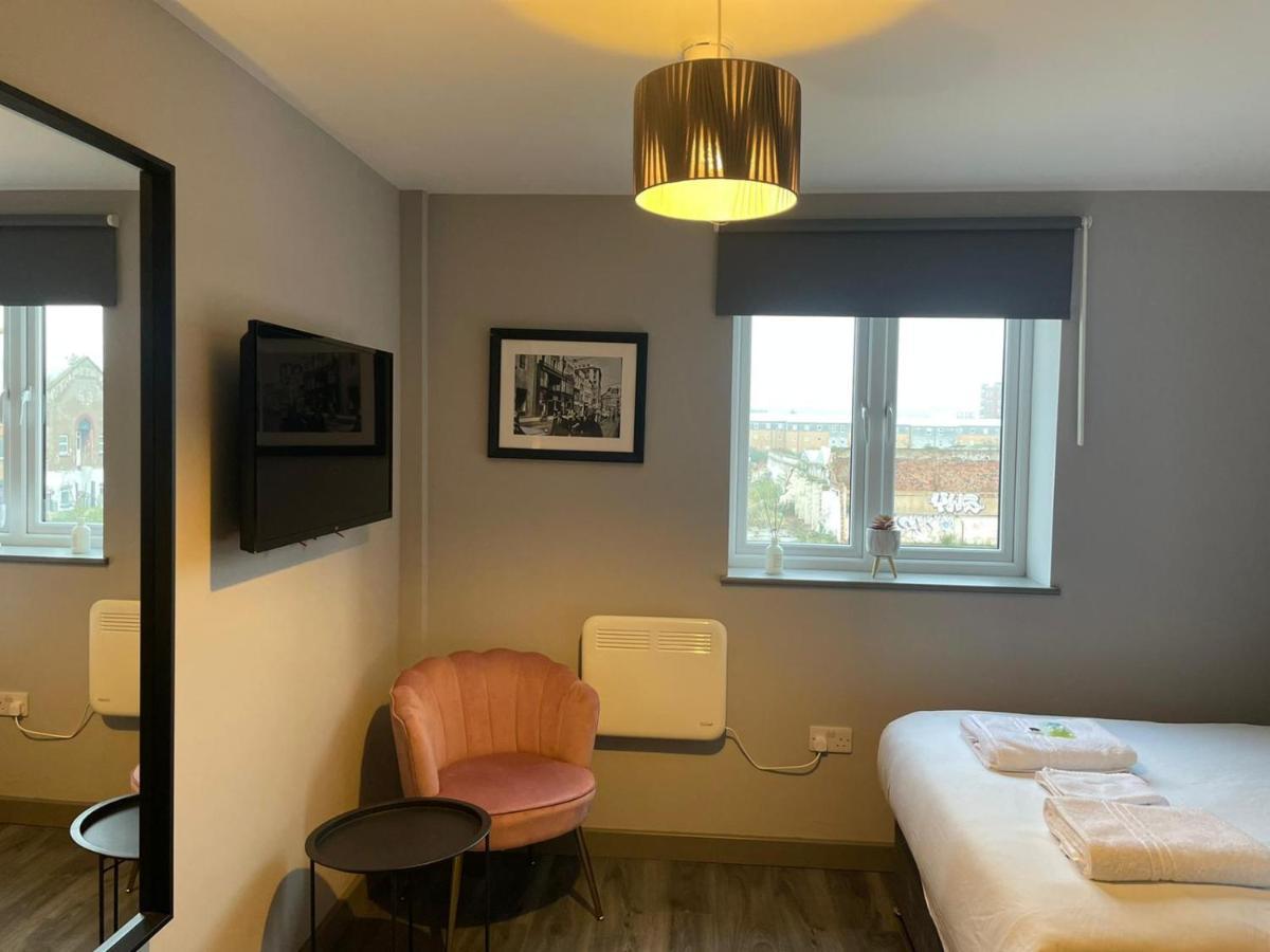 Phoenix Pods Hotel Ливърпул Екстериор снимка